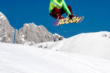 man on best snowboard