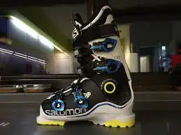 how much do ski boots weigh